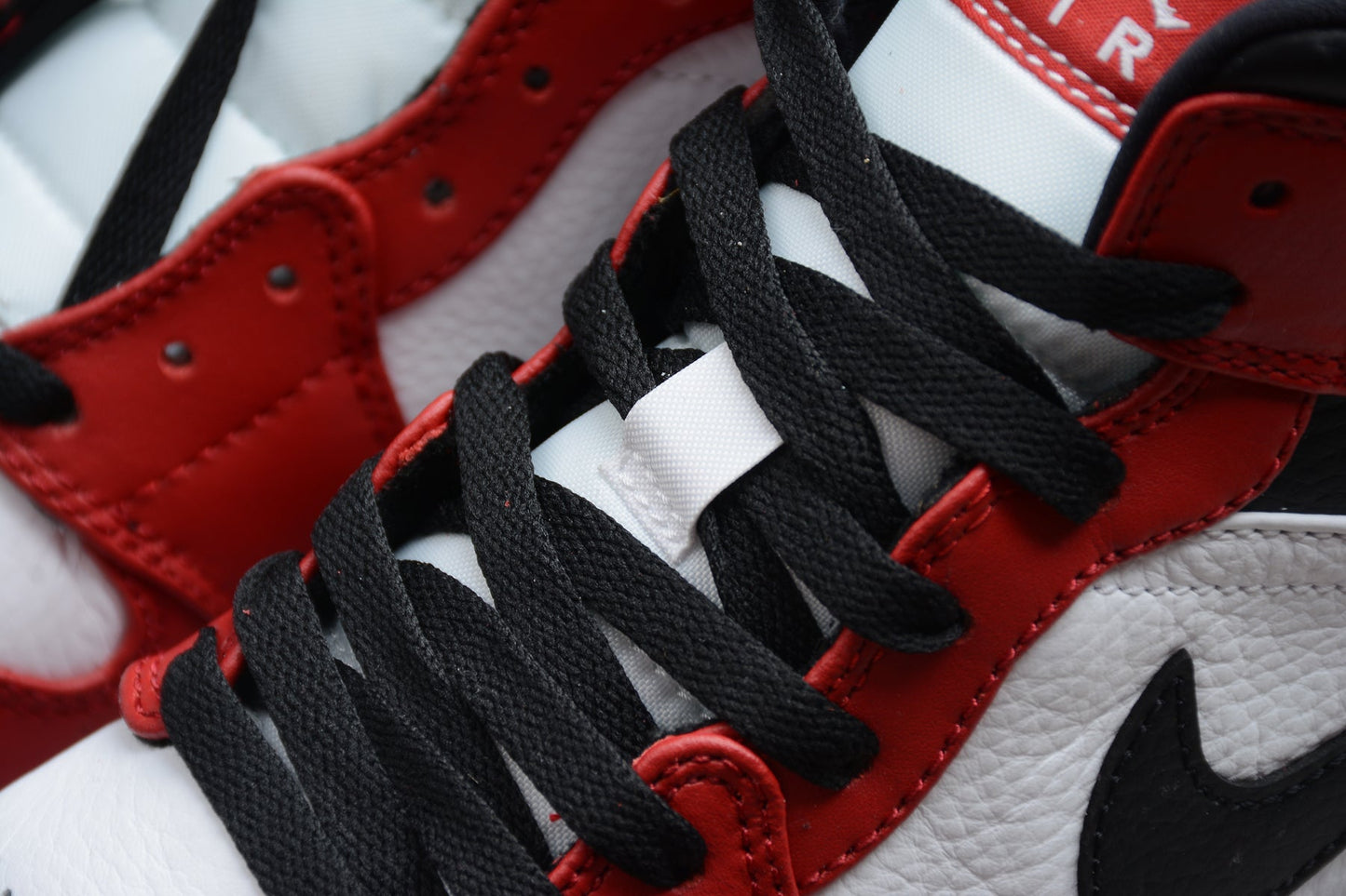 Nike Air Jordan 1 Mid "Chicago 2020" (GS)