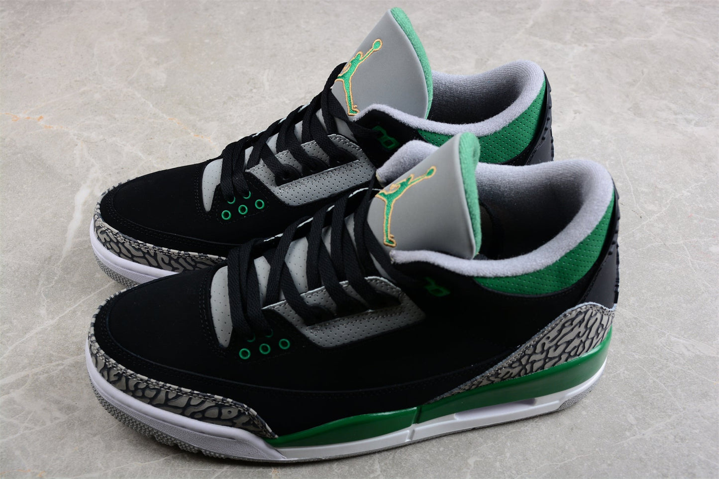 Nike Air Jordan 3 Retro "Pine Green"