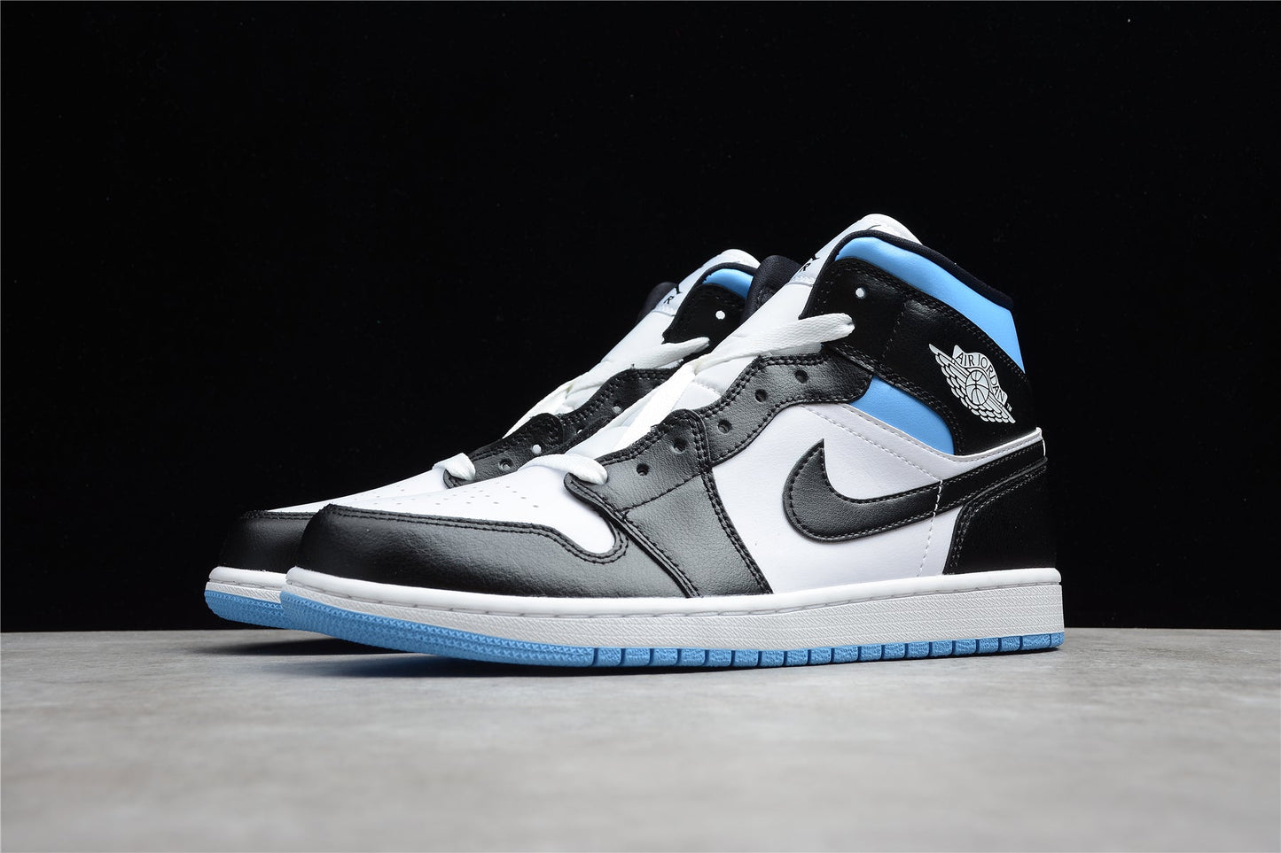 Air Jordan 1 Mid "University Blue Black"