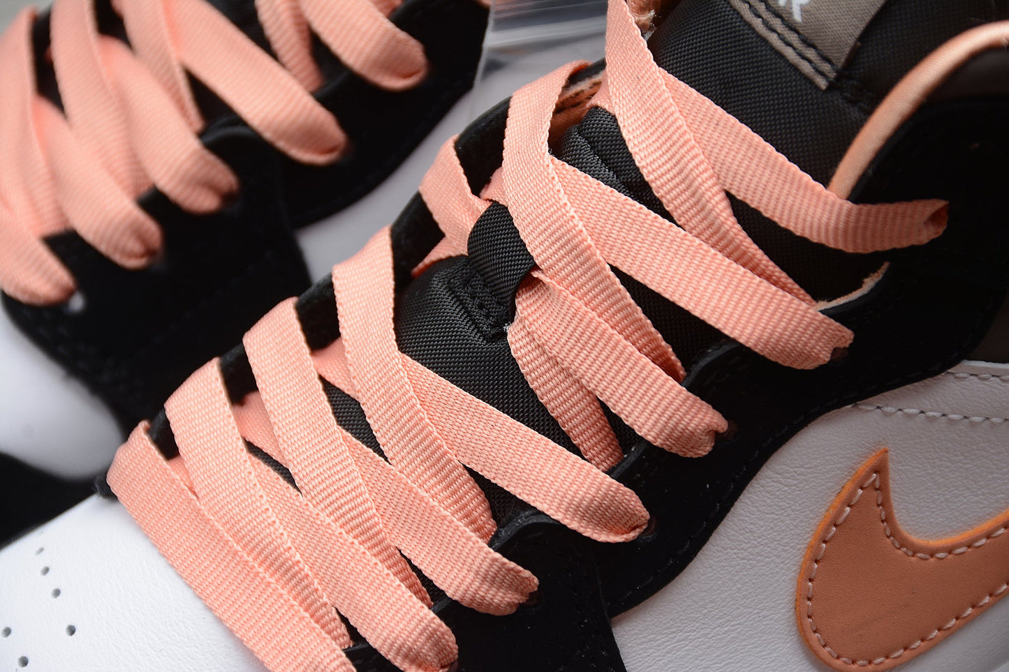 Air Jordan 1 Mid “Apricot Agate”