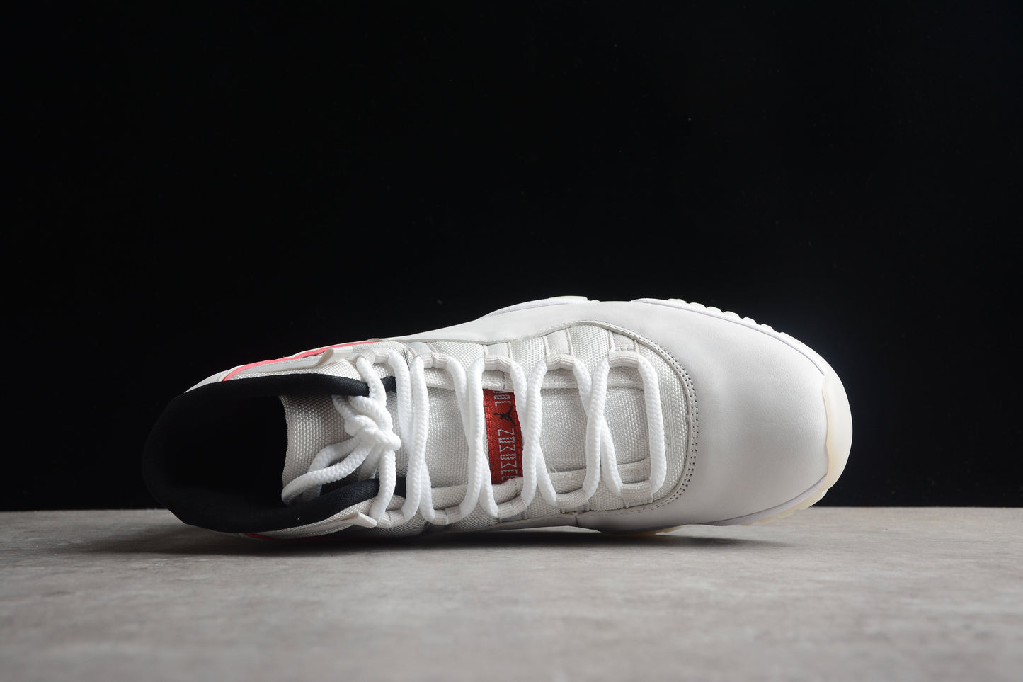 Nike Air Jordan 11 Retro“Platinum Tint”