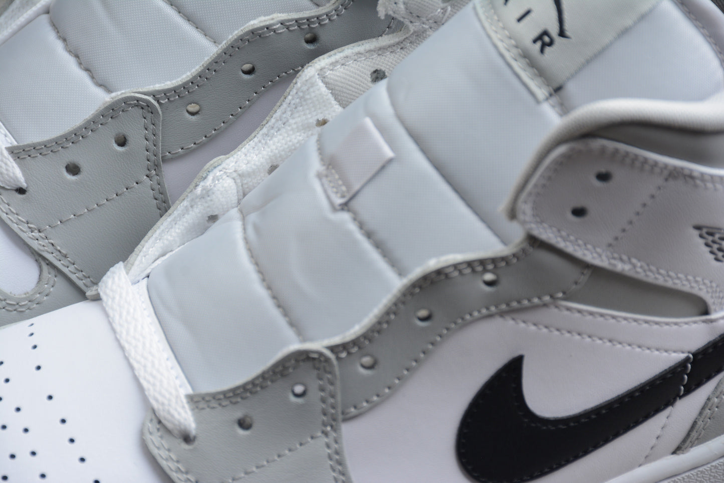 Nike Air Jordan 1 Mid "Grey Fog Black White"