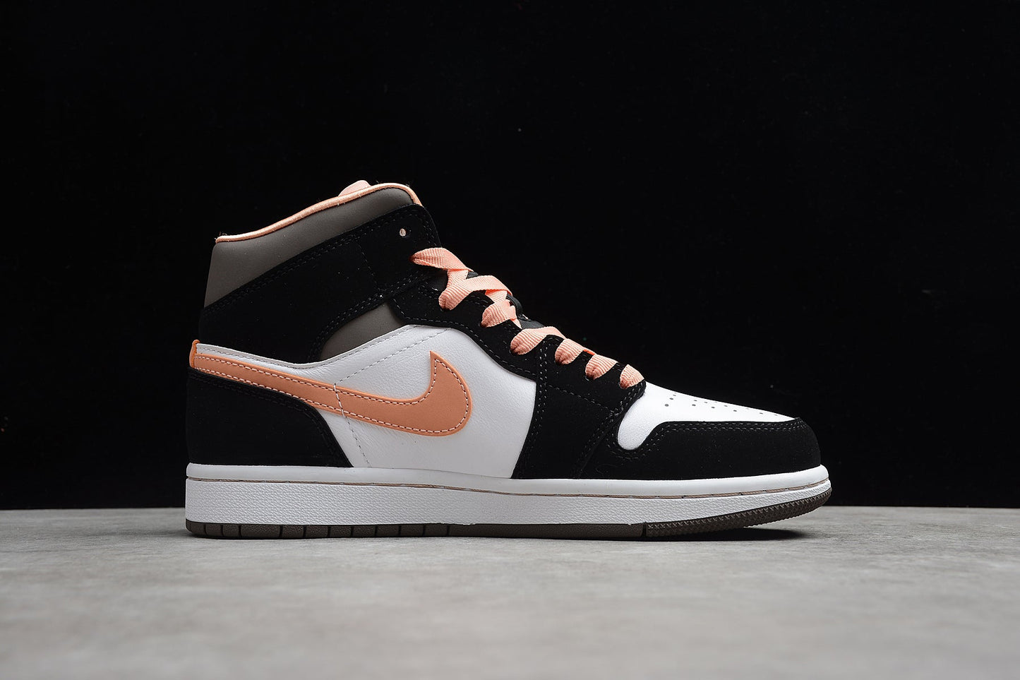 Air Jordan 1 Mid “Apricot Agate”