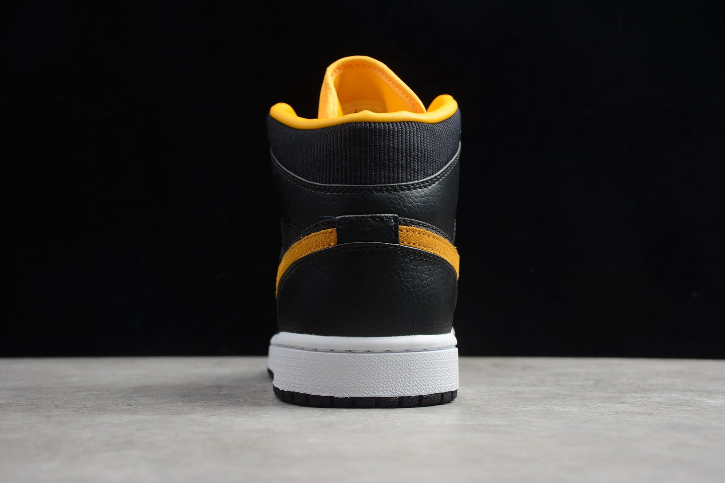 Nike Air Jordan 1 Mid "Black Metallic Gold White"