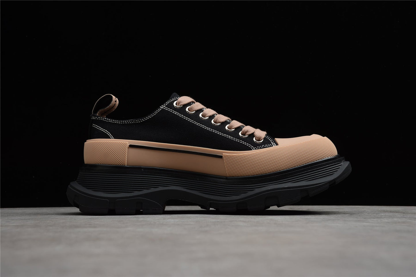 Alexander McQueen Tread Slick Low in Black/Tan