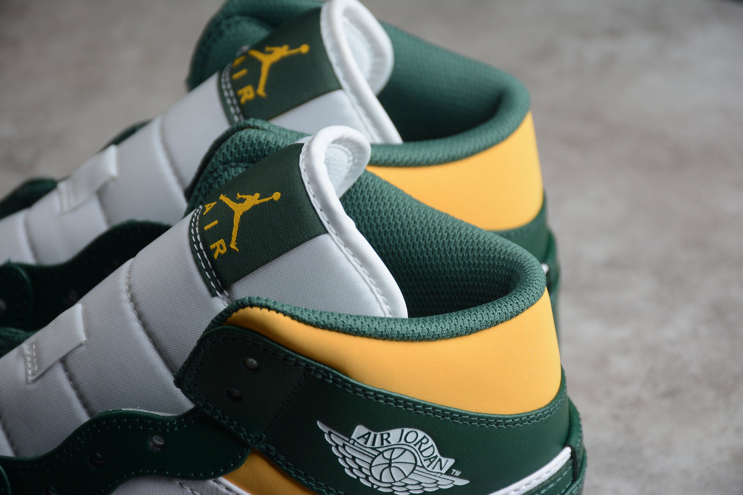 Nike Air Jordan 1 Mid "Sonics"
