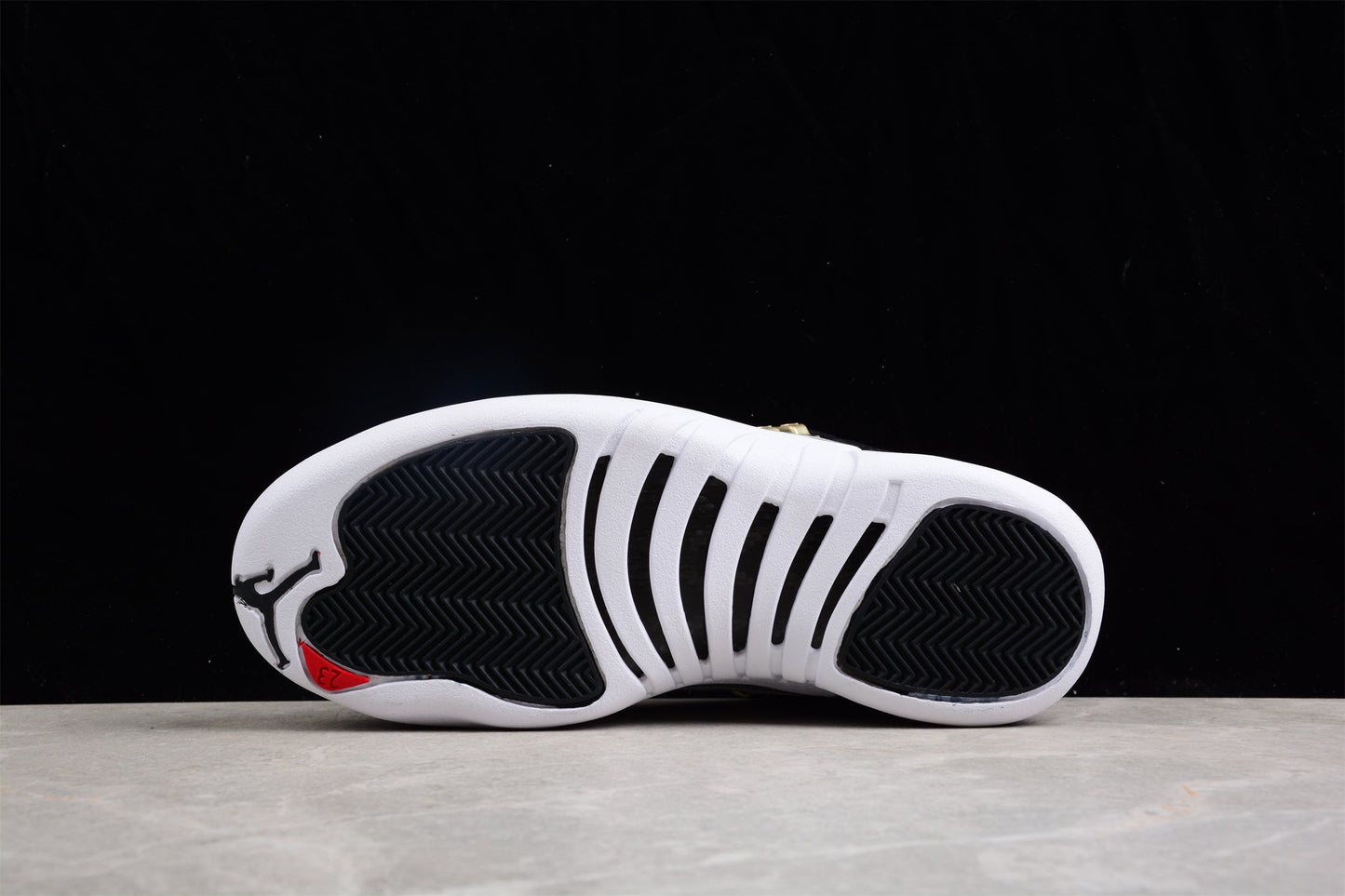 Air Jordan 12 "Playoffs" Black/White