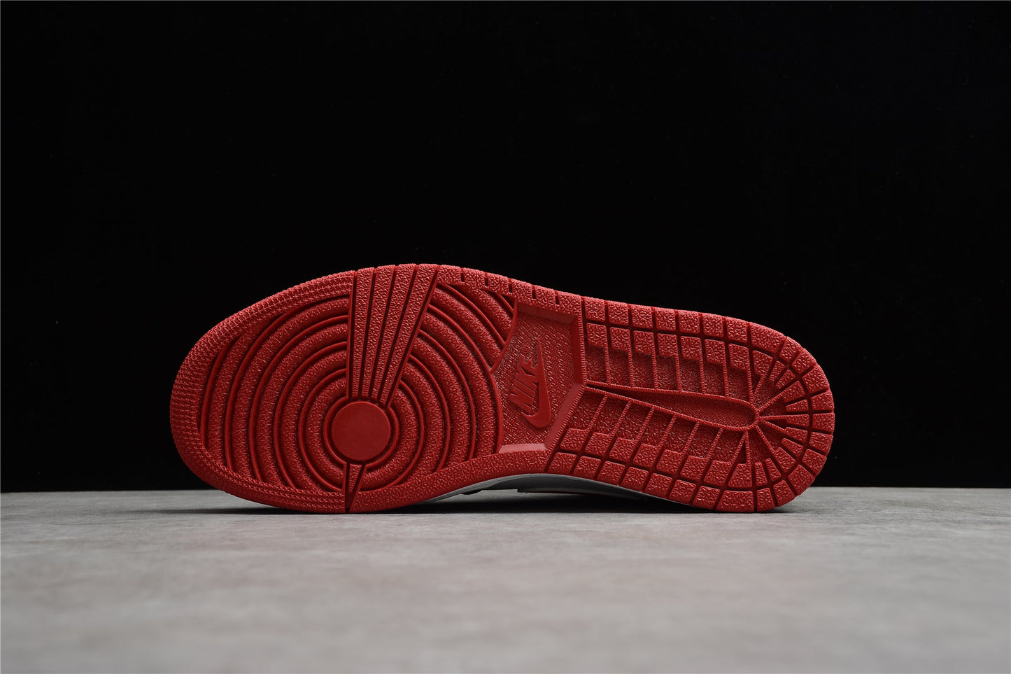 Air Jordan 1 Mid "Gym Red Black White" Chicago Bulls