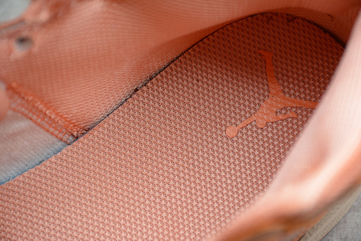 Nike Air Jordan 1 Mid "Apricot Orange"