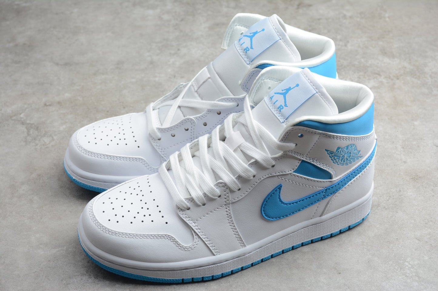 Nike Air Jordan 1 Mid "UNC White Dark Powder Blue"
