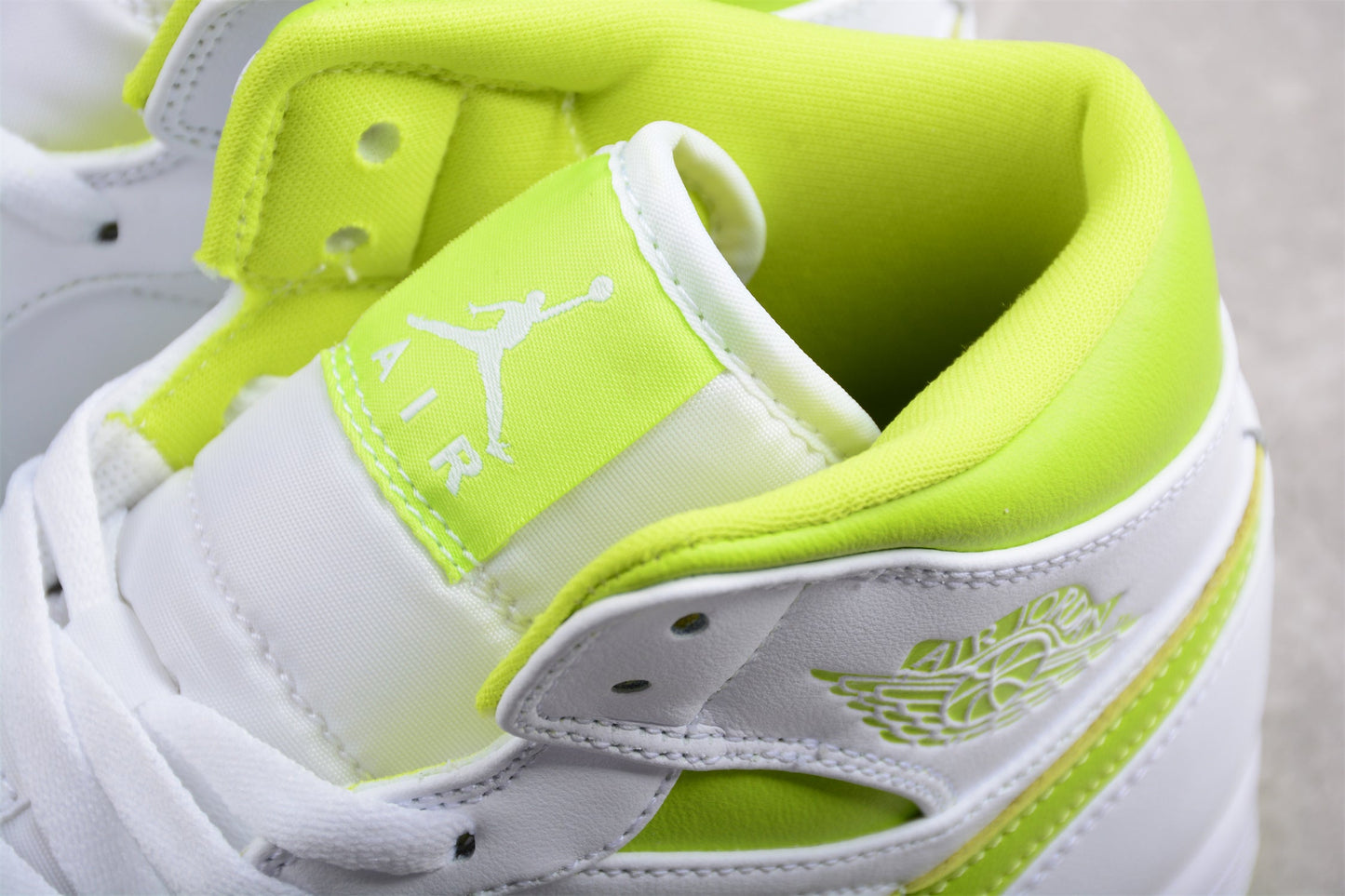 Air Jordan 1 Mid "White Lime"