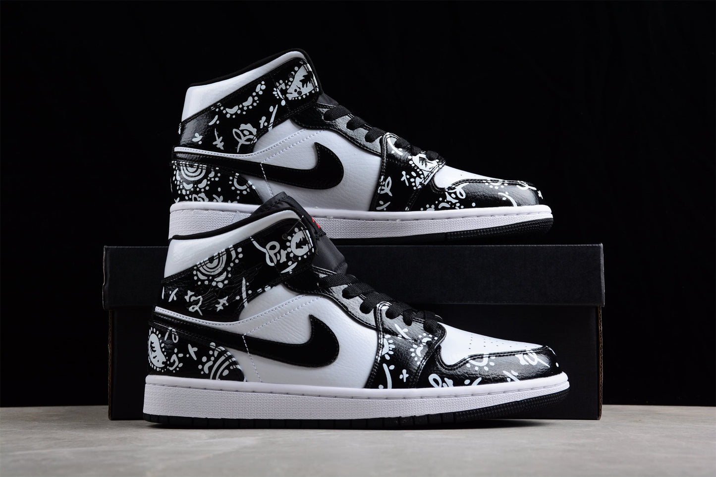 Air Jordan 1 Mid "Monochrome Splatter" Black/White