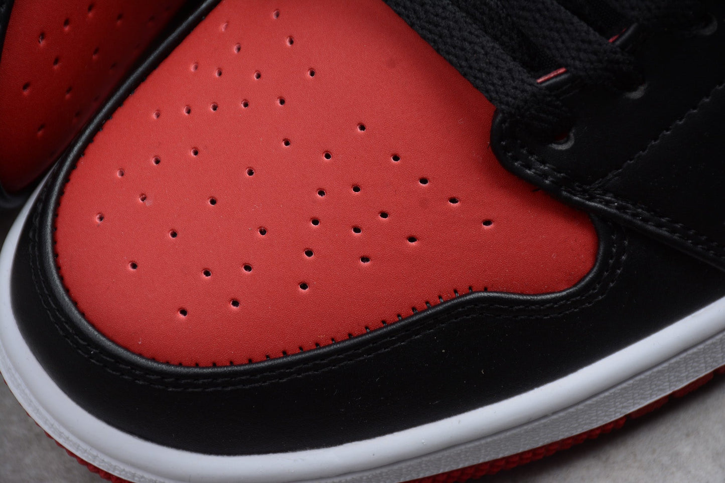 Air Jordan 1 Mid "Reverse Bred"
