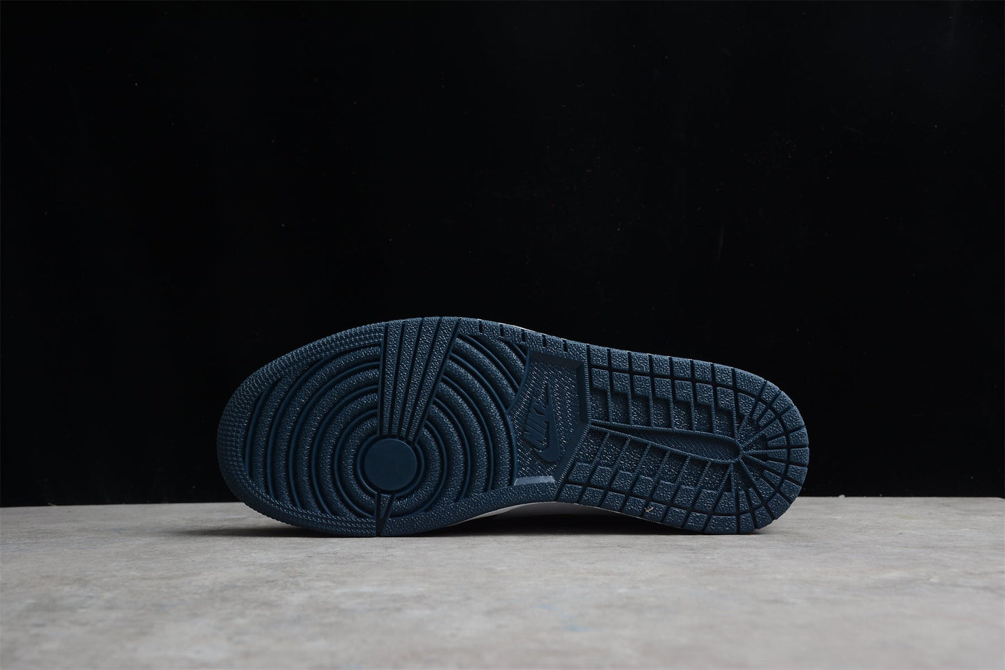 Nike Air Jordan 1 Mid "Armory Navy/White"