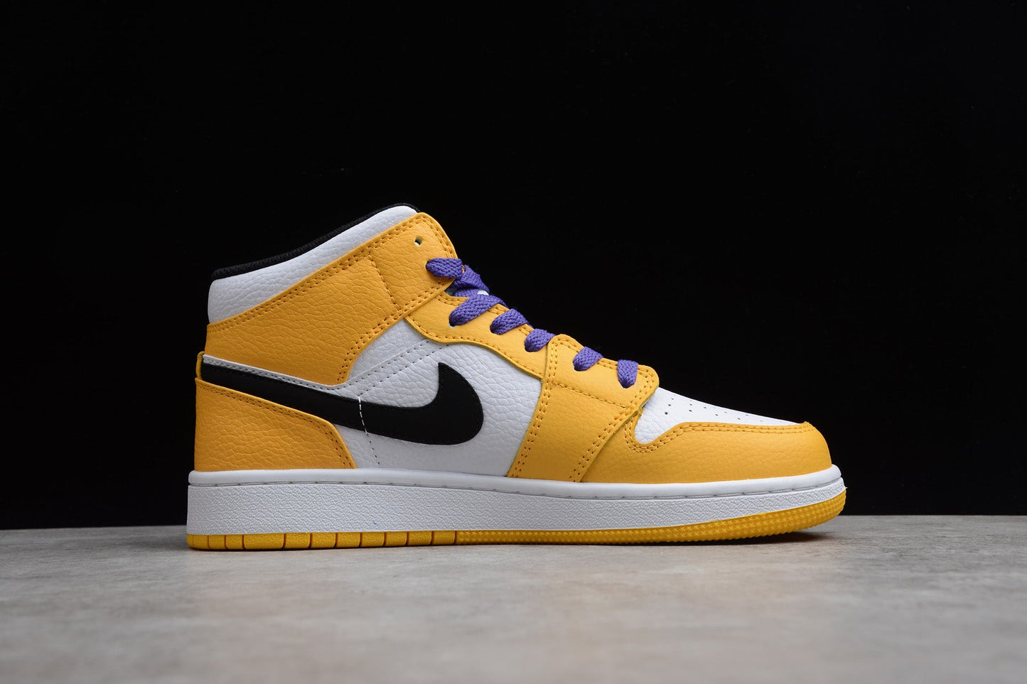 Nike Air Jordan 1 Mid "Lakers" BQ6931-700