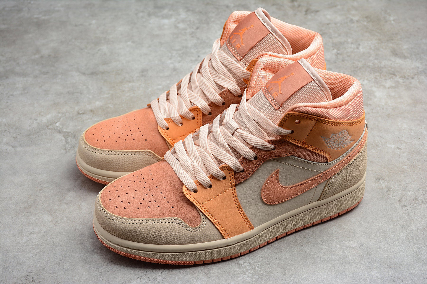 Nike Air Jordan 1 Mid "Apricot Orange"