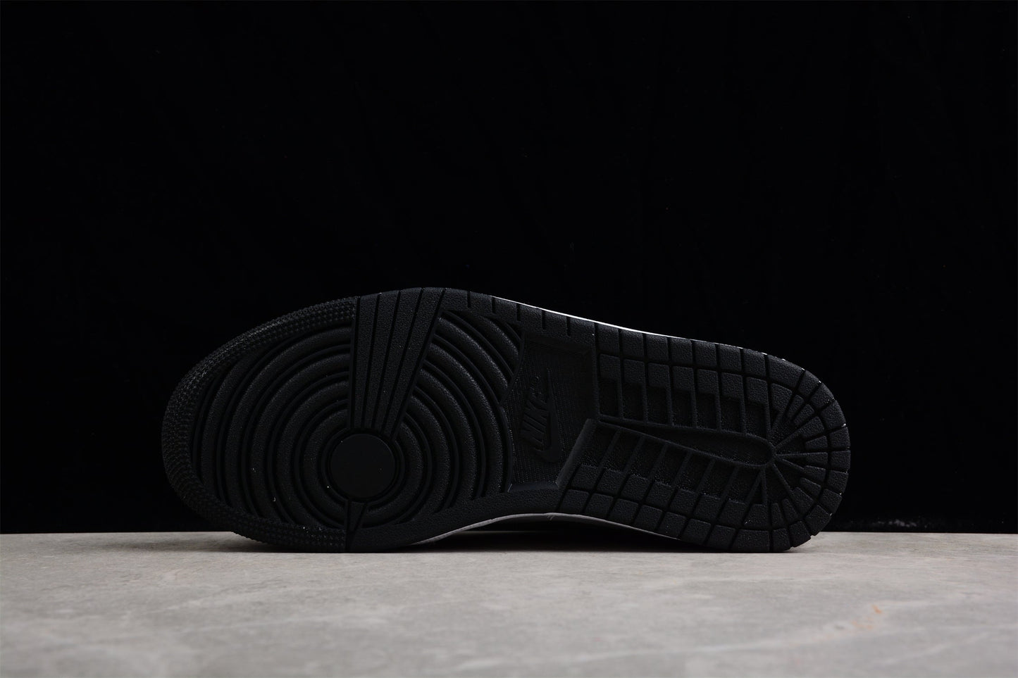 Air Jordan 1 Mid "Monochrome Splatter" Black/White