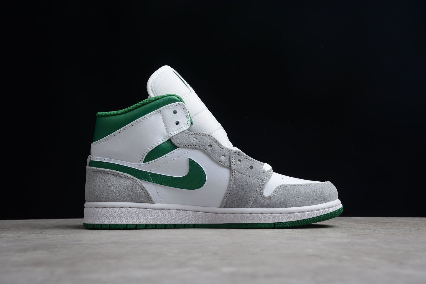 Air Jordan 1 Mid SE "Pine Green - Light Smoke Grey"