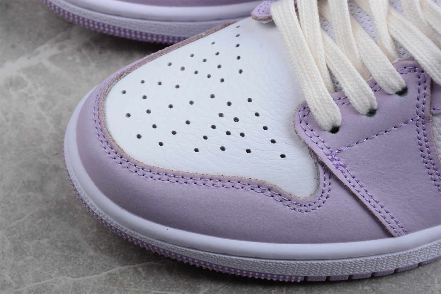 Air Jordan 1 Mid "Valentine’s Day"