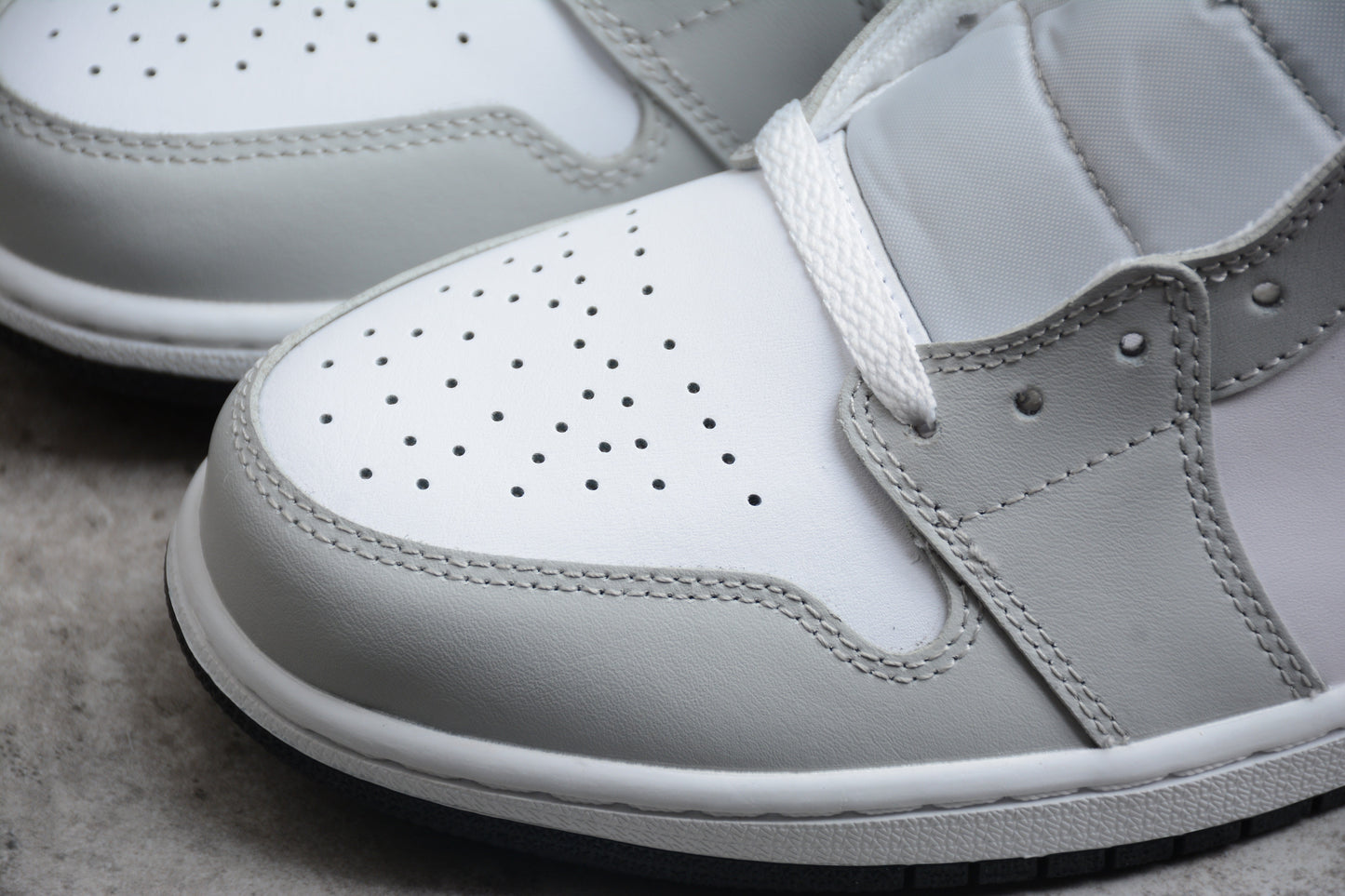 Nike Air Jordan 1 Mid "Grey Fog Black White"