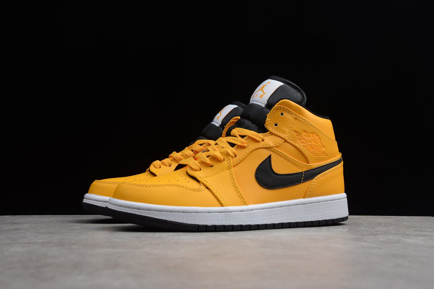 Nike Air Jordan 1 Mid GS 'University Gold'