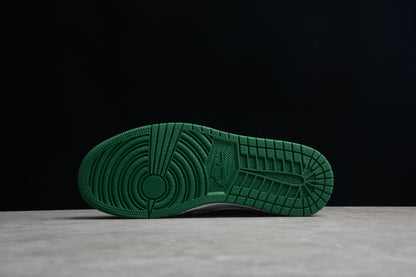 Air Jordan 1 Mid SE Pine Green Light Smoke Grey Sneaker