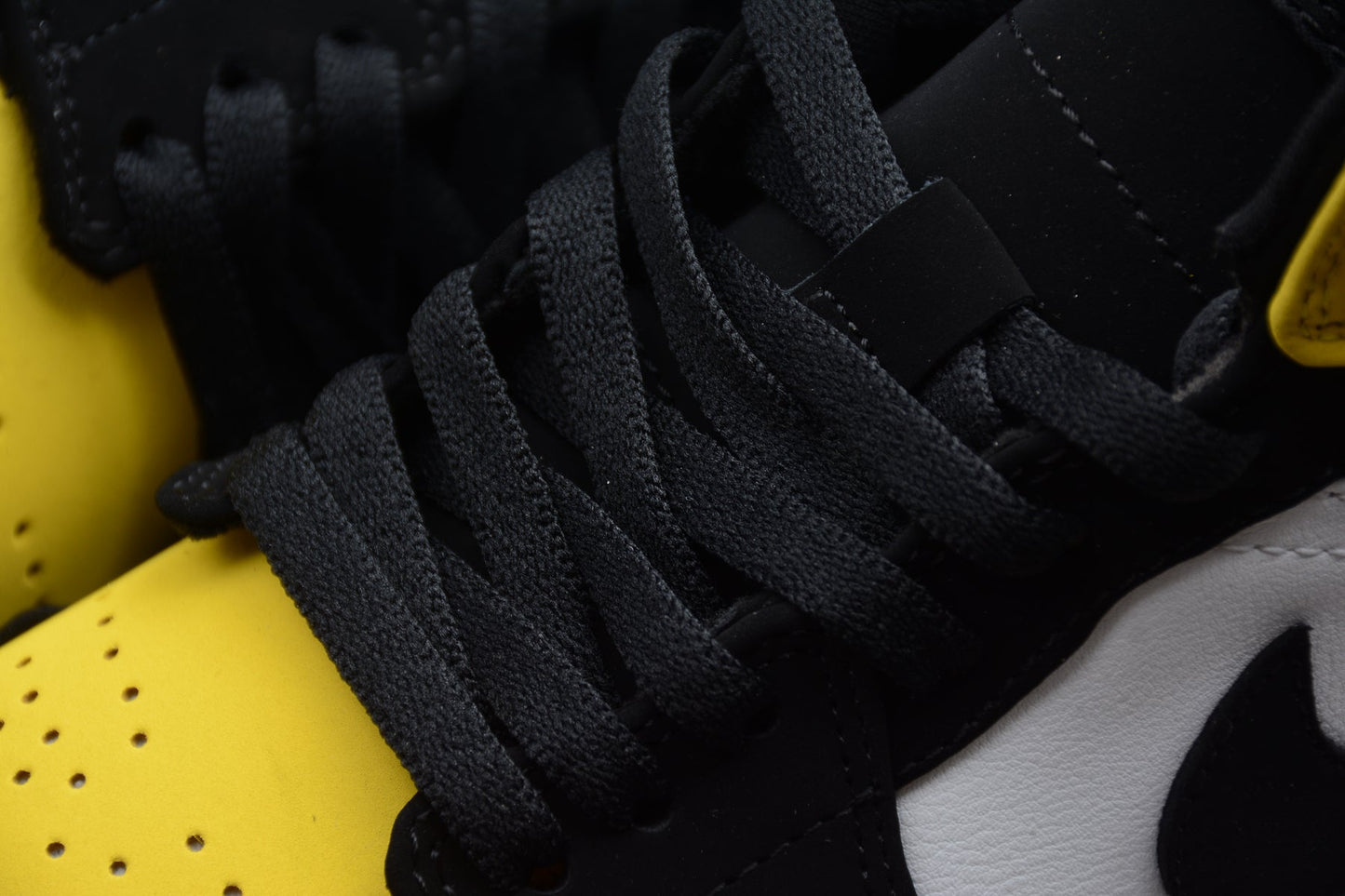 Nike Air Jordan 1 Mid SE "Tour Yellow/Black"