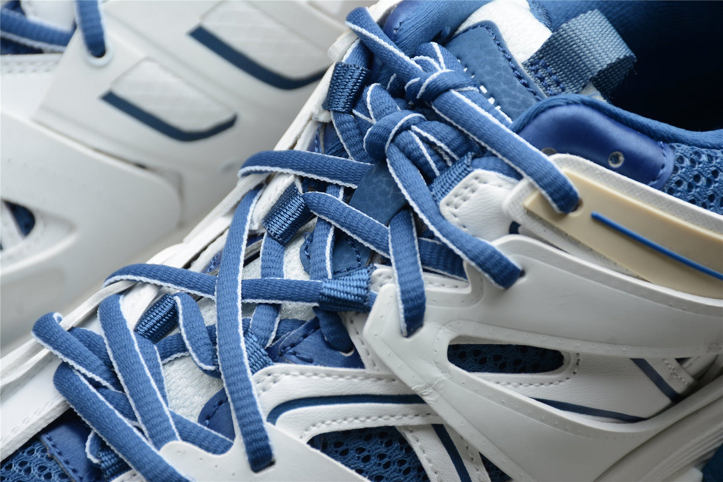 Men's White & Blue Track Lifestyle Sneakers