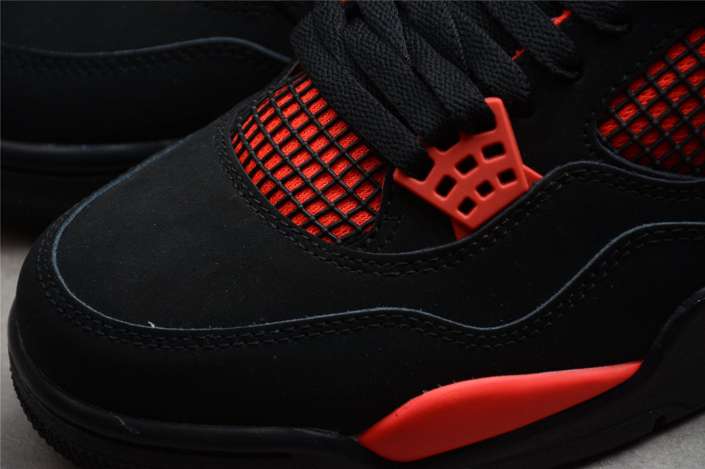 Air Jordan 4 Retro “Red Thunder”