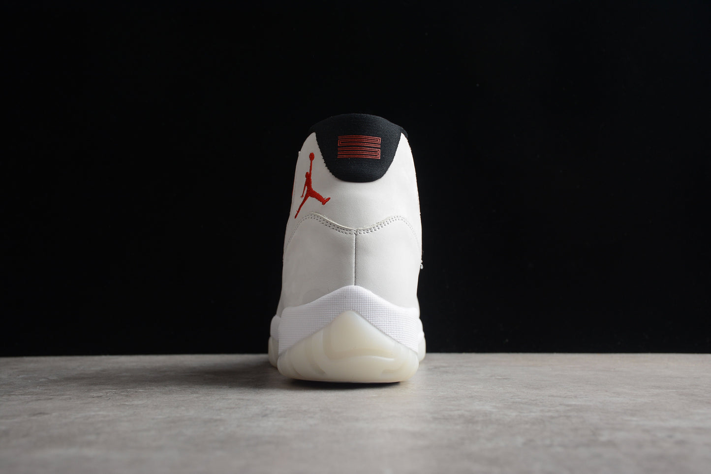 Nike Air Jordan 11 Retro“Platinum Tint”