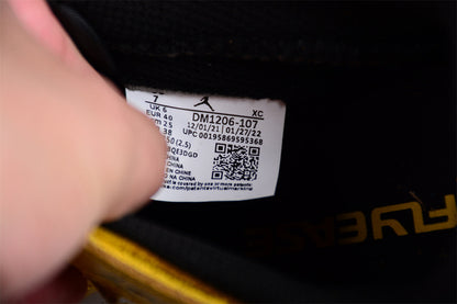 Air Jordan 1 Low FlyEase Taxi Sneakers