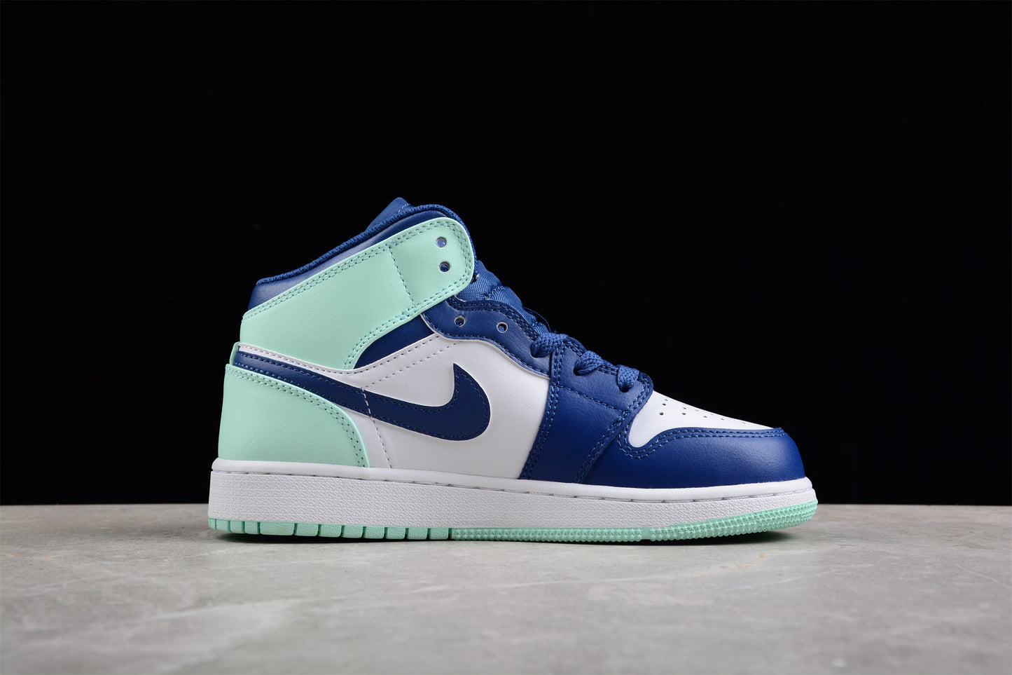 Nike Air Jordan 1 Mid "Mint Foam"