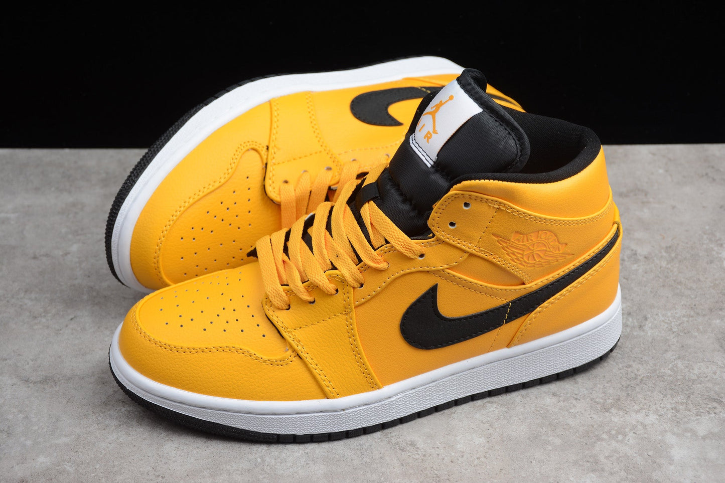 Nike Air Jordan 1 Mid GS 'University Gold'