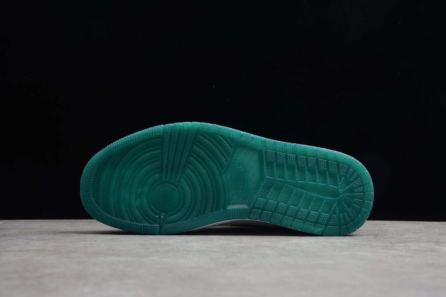Air Jordan 1 Mid "White/Mystic Green"