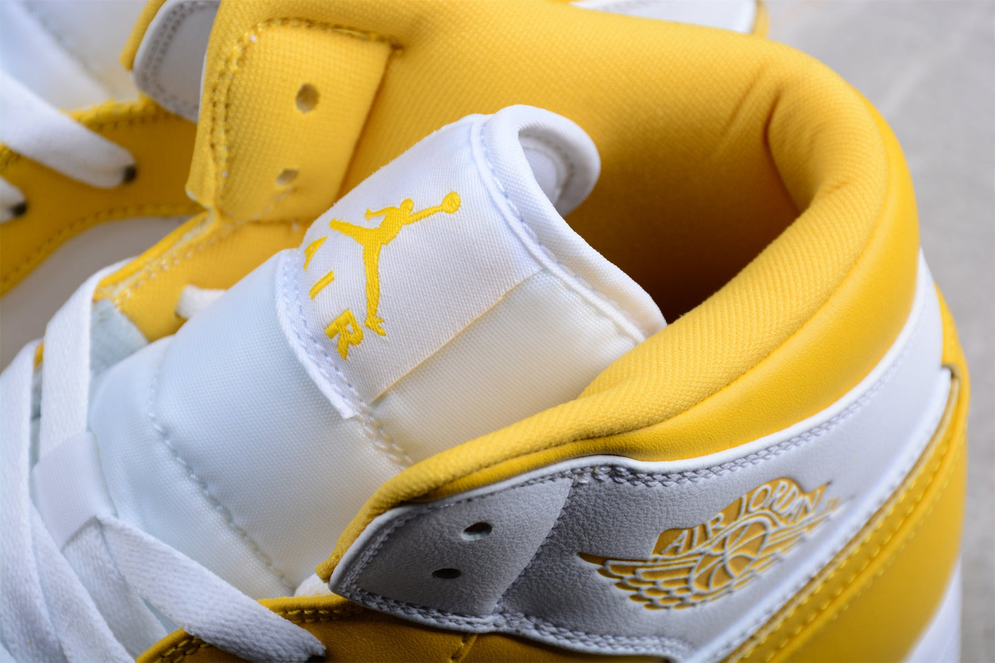 Nike  Air Jordan 1 Mid 'University Gold White'