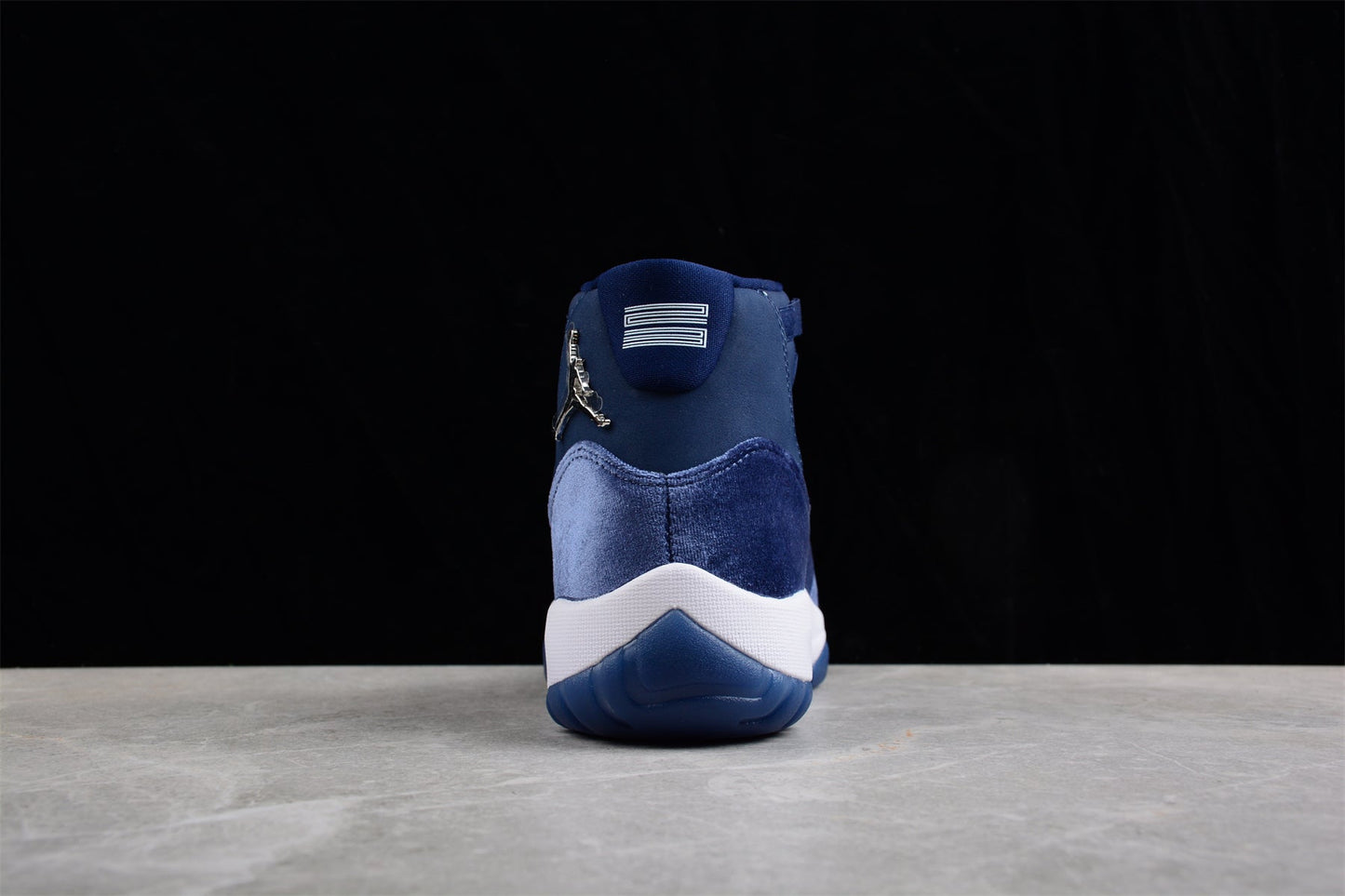 Air Jordan 11 Velvet "Midnight Navy"