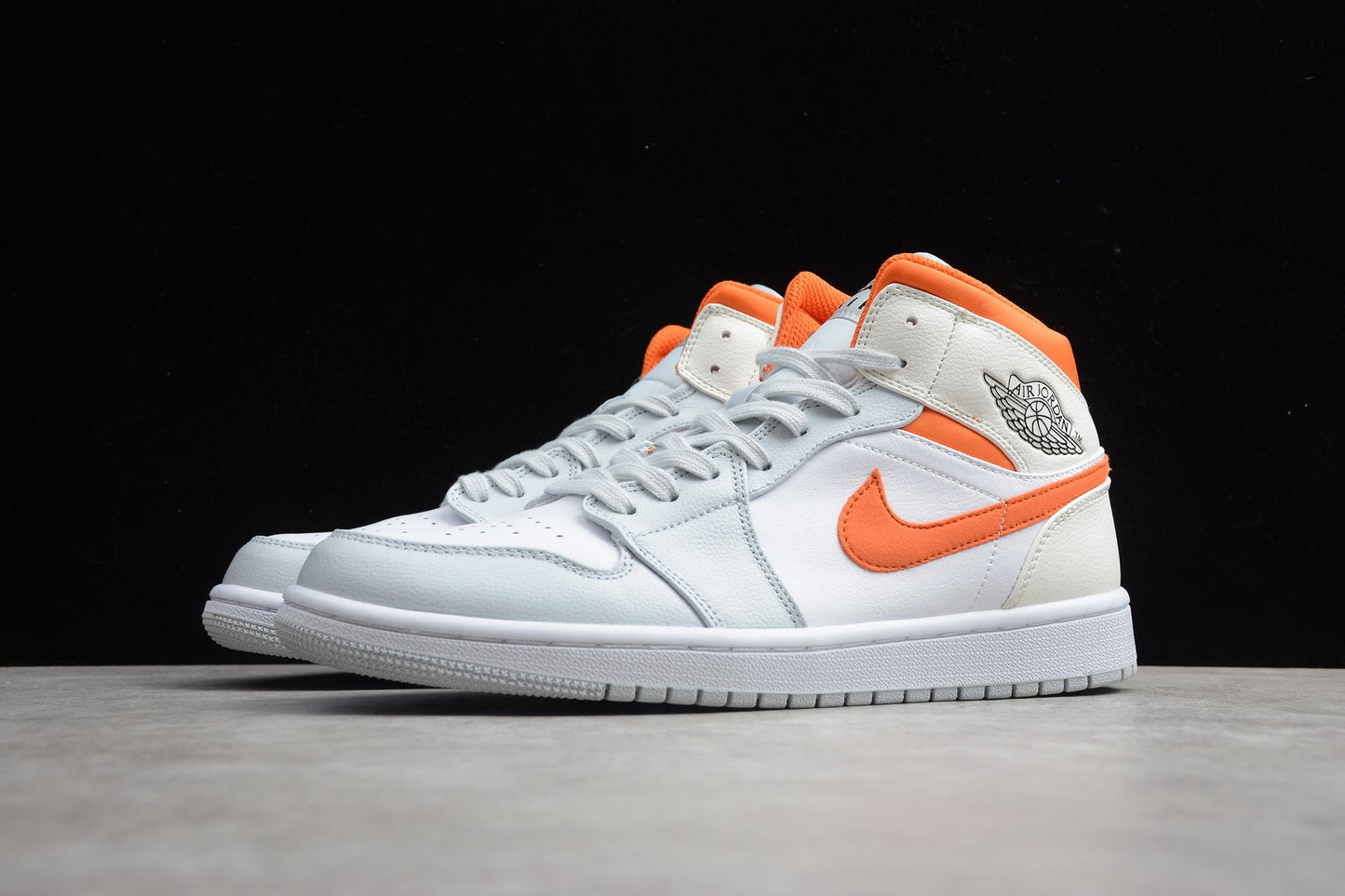 Nike Air Jordan 1 Mid SE "Starfish Pure Platinum"