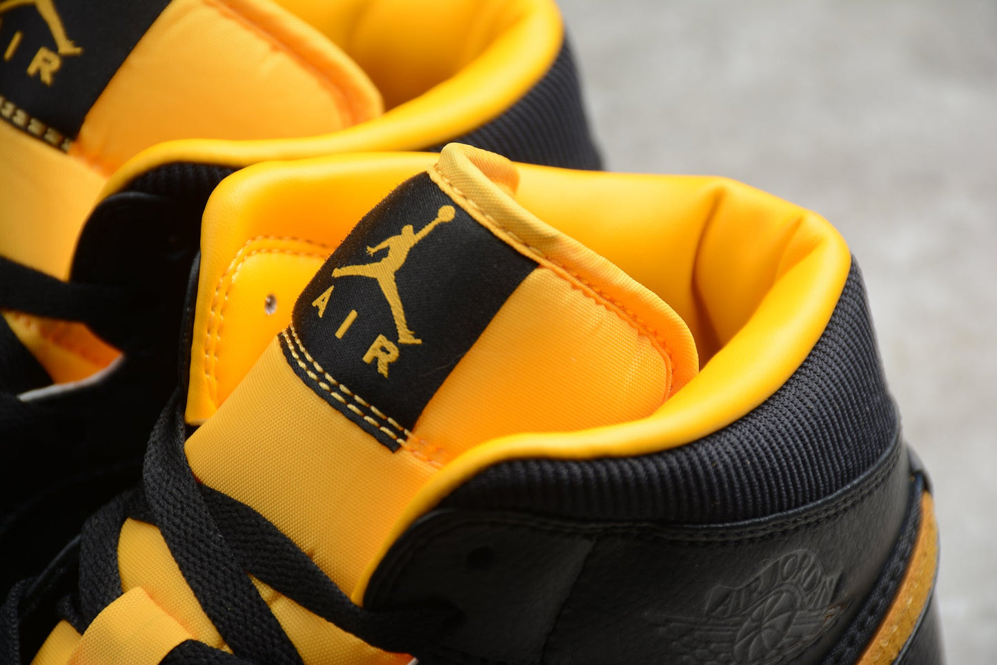 Nike Air Jordan 1 Mid "Black Metallic Gold White"