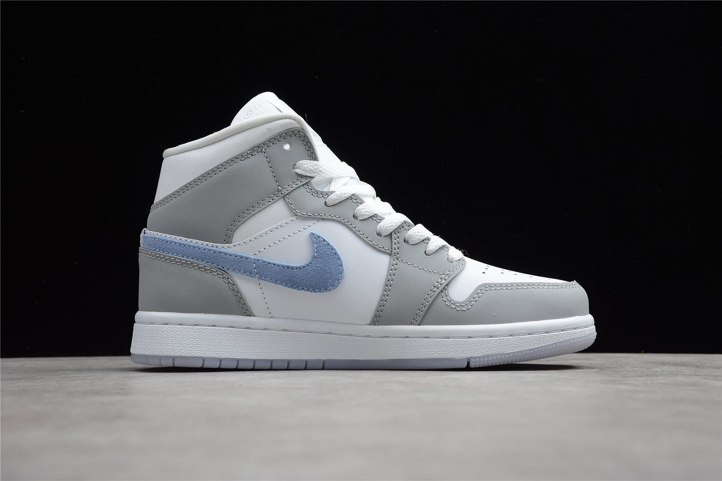 Air Jordan 1 Mid "Wolf Grey Aluminum"