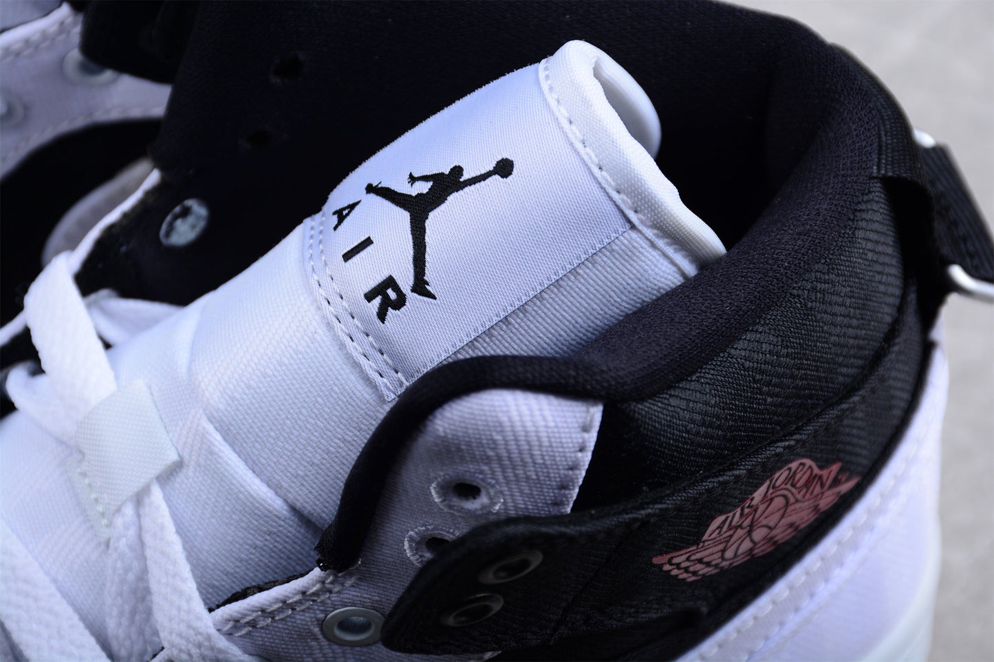 Air Jordan 1 Mid SE "Utility Black White Gym Red"