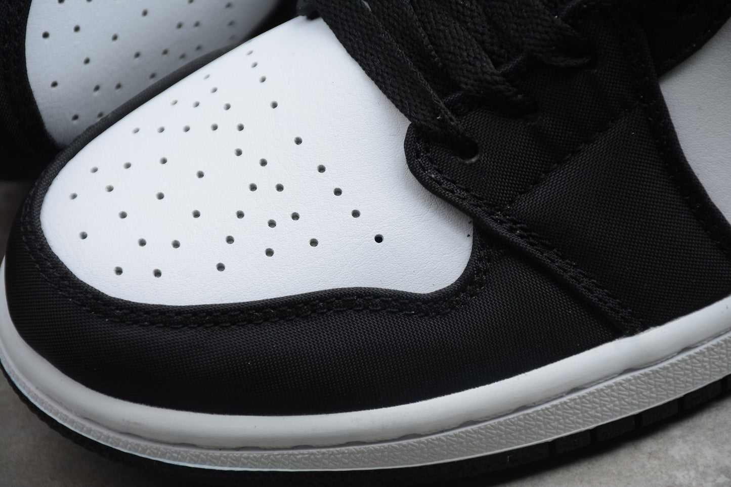 Air Jordan 1 Mid SE "Union Black Toe"