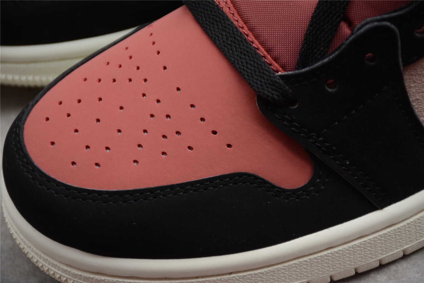 Nike Air Jordan 1 Mid "Canyon Rust"