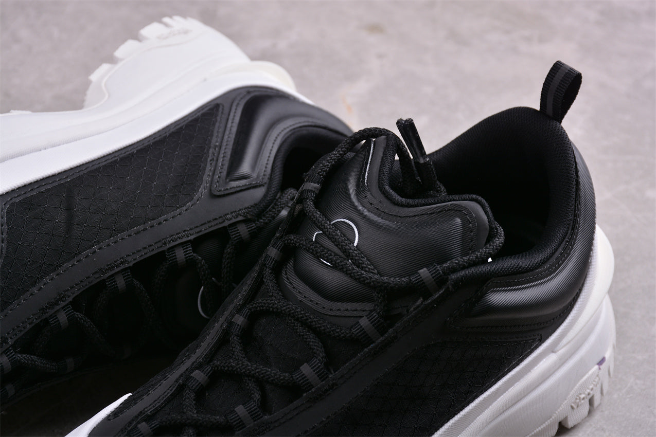 Moncler Trailgrip Lite Low in Black/White