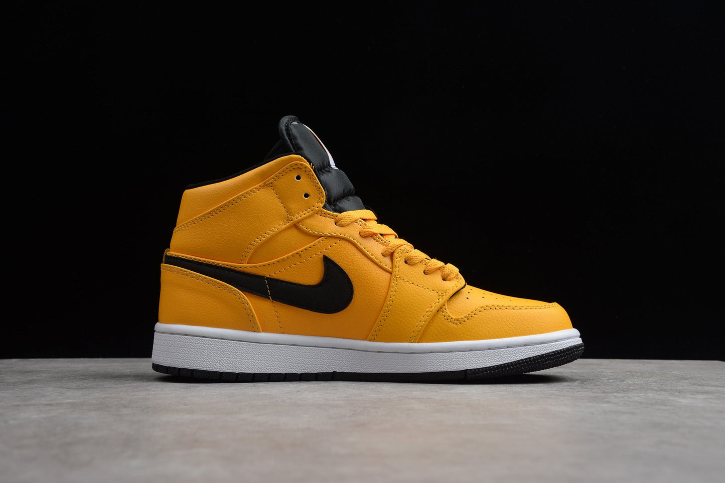 Nike Air Jordan 1 Mid GS 'University Gold'