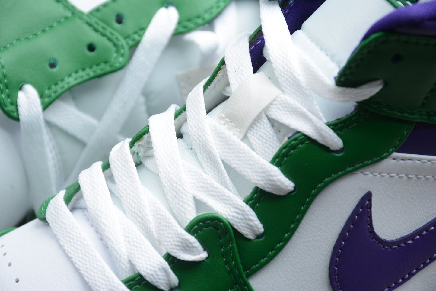 Nike Air Jordan 1 Mid "Incredible Hulk"