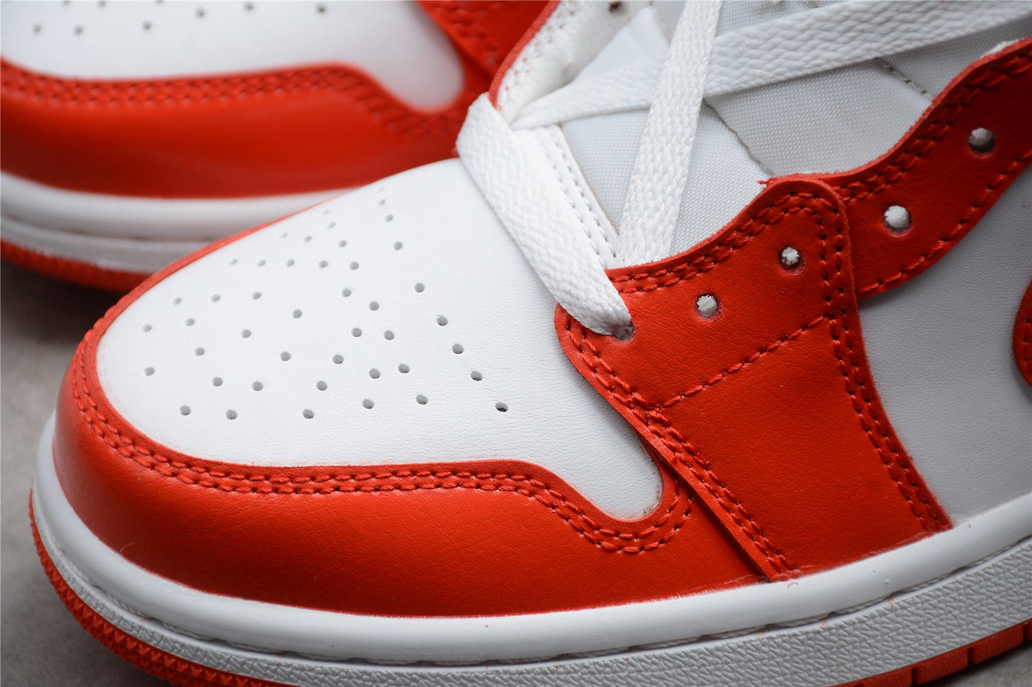 Air Jordan 1 Mid "Syracuse"
