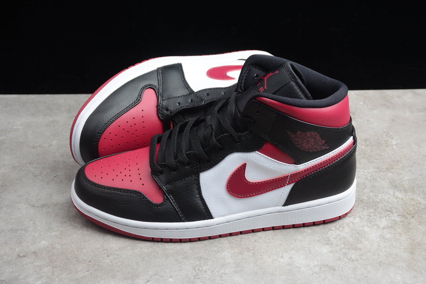 Nike Air Jordan 1 Mid "Bred Toe" (Black/Red/White)