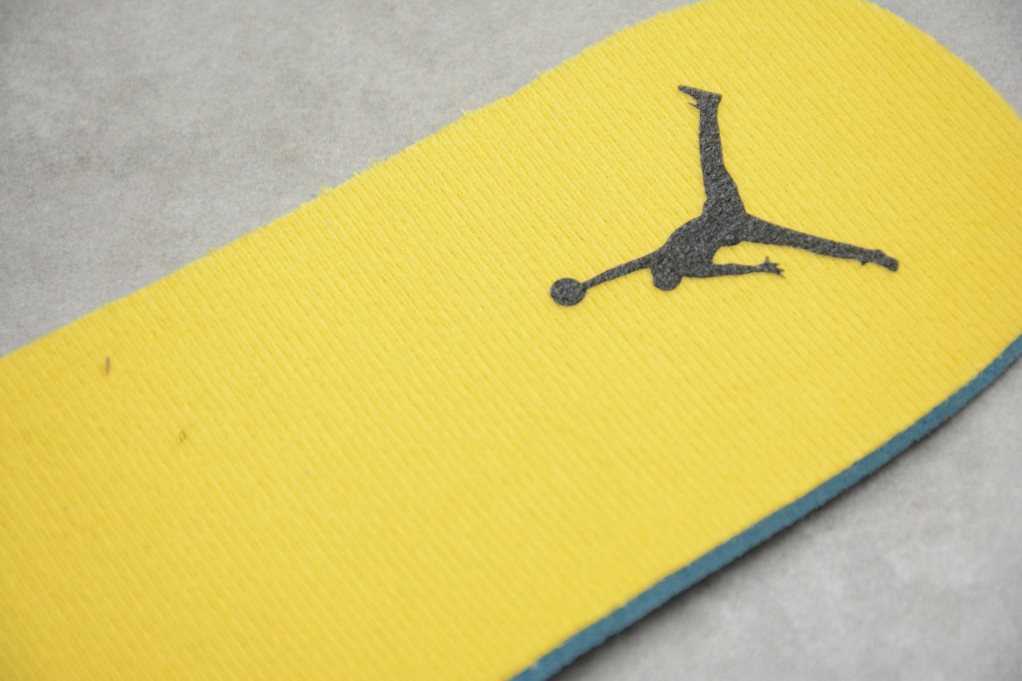 Nike Air Jordan 1 Mid "Black Metallic Gold White"
