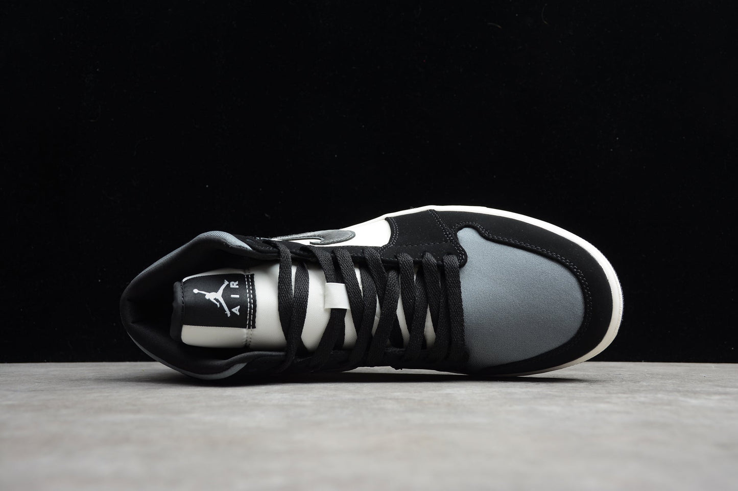 Air Jordan 1 Mid "Black/Smoke Grey"