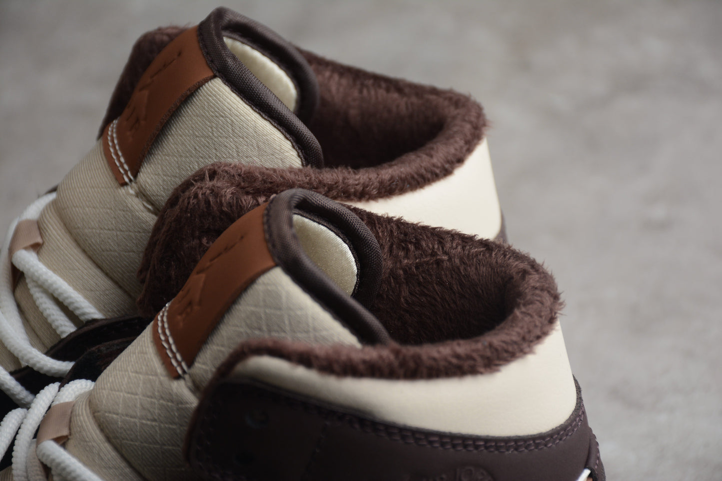 Air Jordan 1 Mid SE "Brown Basalt Fleece"